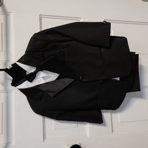 3T tux Men's Wearhouse